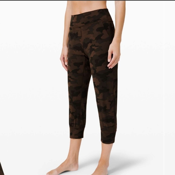 Lululemon align jogger crop 23"  Sz4 - Picture 3 of 9